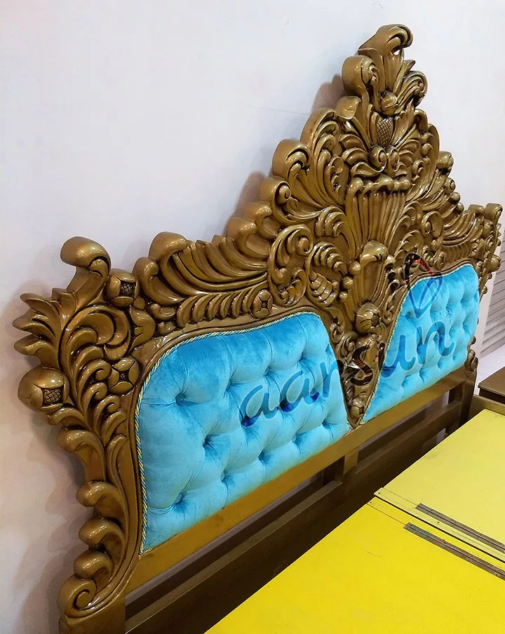 Baroque Style Wooden Bed – Gold Polish UH-BED-0017-D