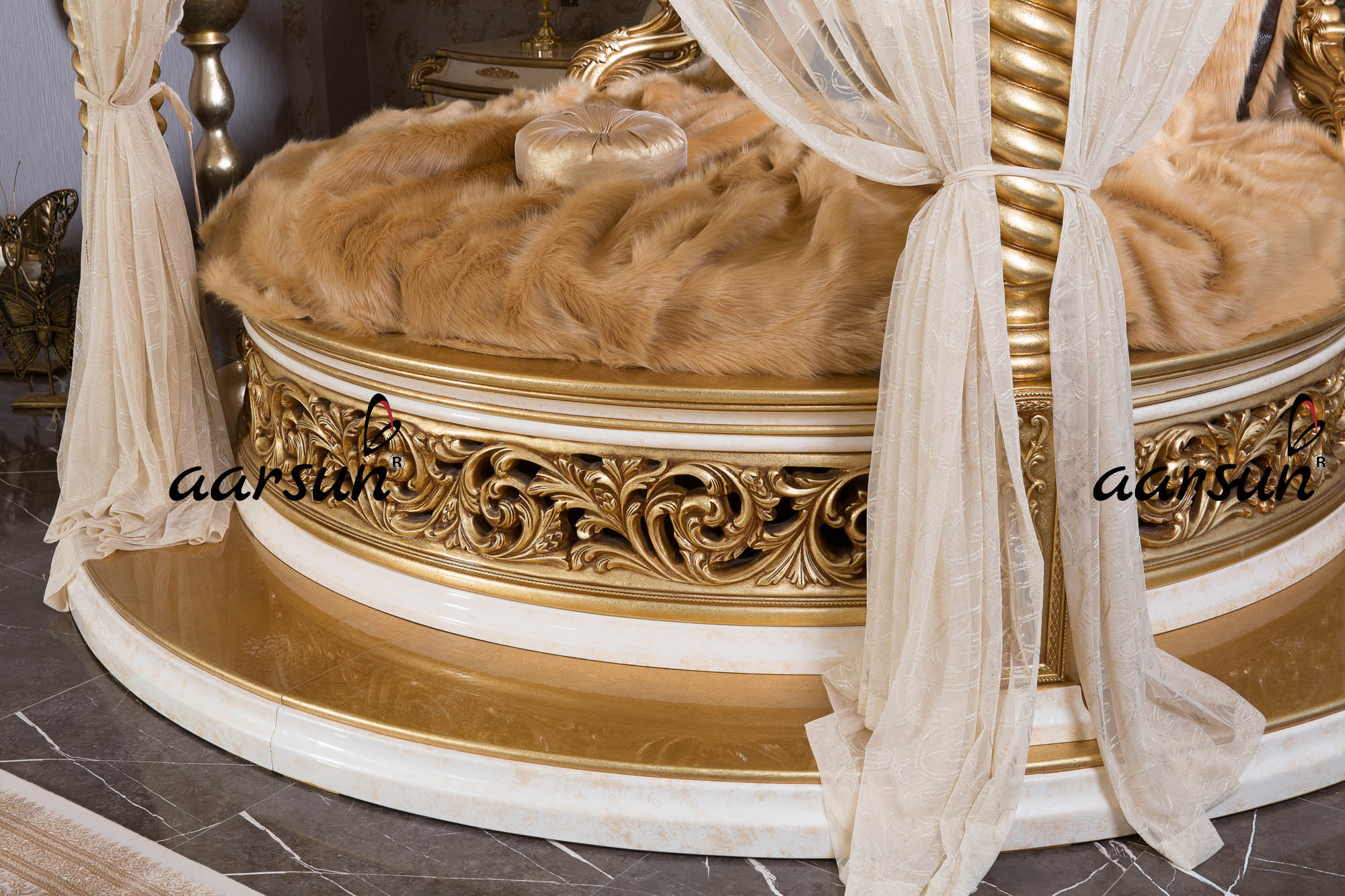 Aarsun Round bed with white and gold