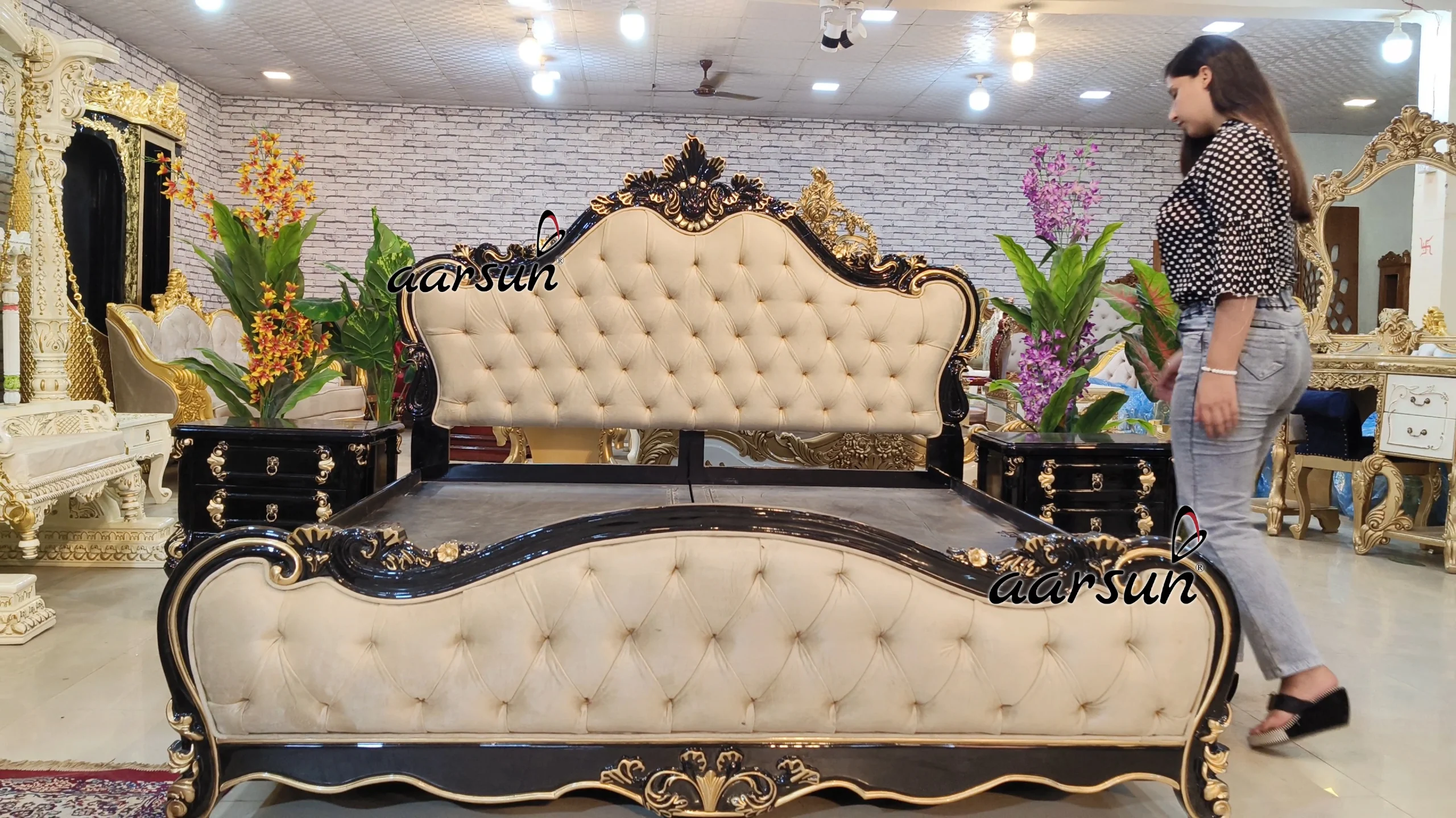 hand carved bed, queen sized royal bed, latest beds design, Aarsun king sized beds, wooden royal beds, wooden premium teak beds, queen size bed design