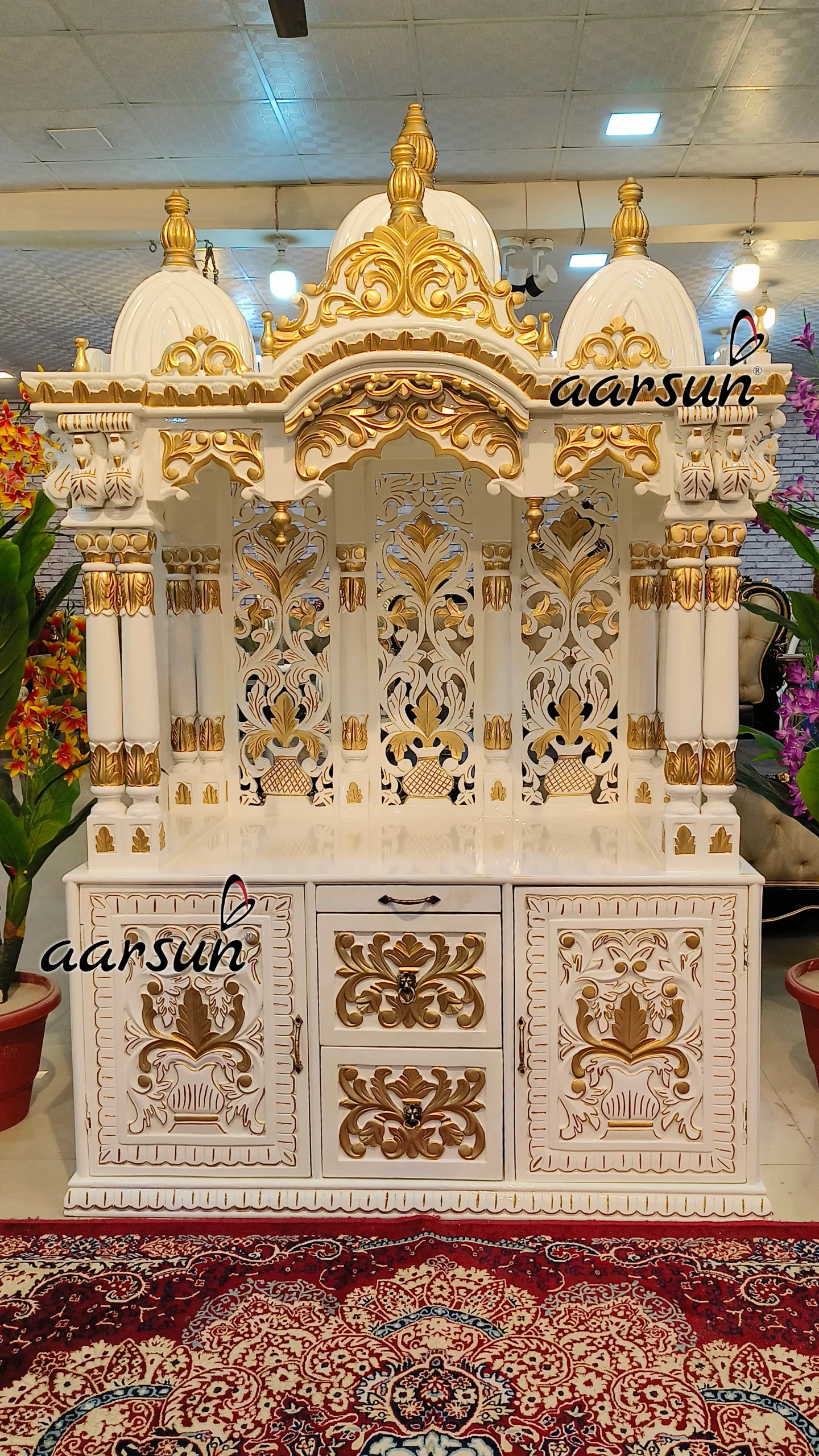 Luxurious White Temple in Teak - Image 4