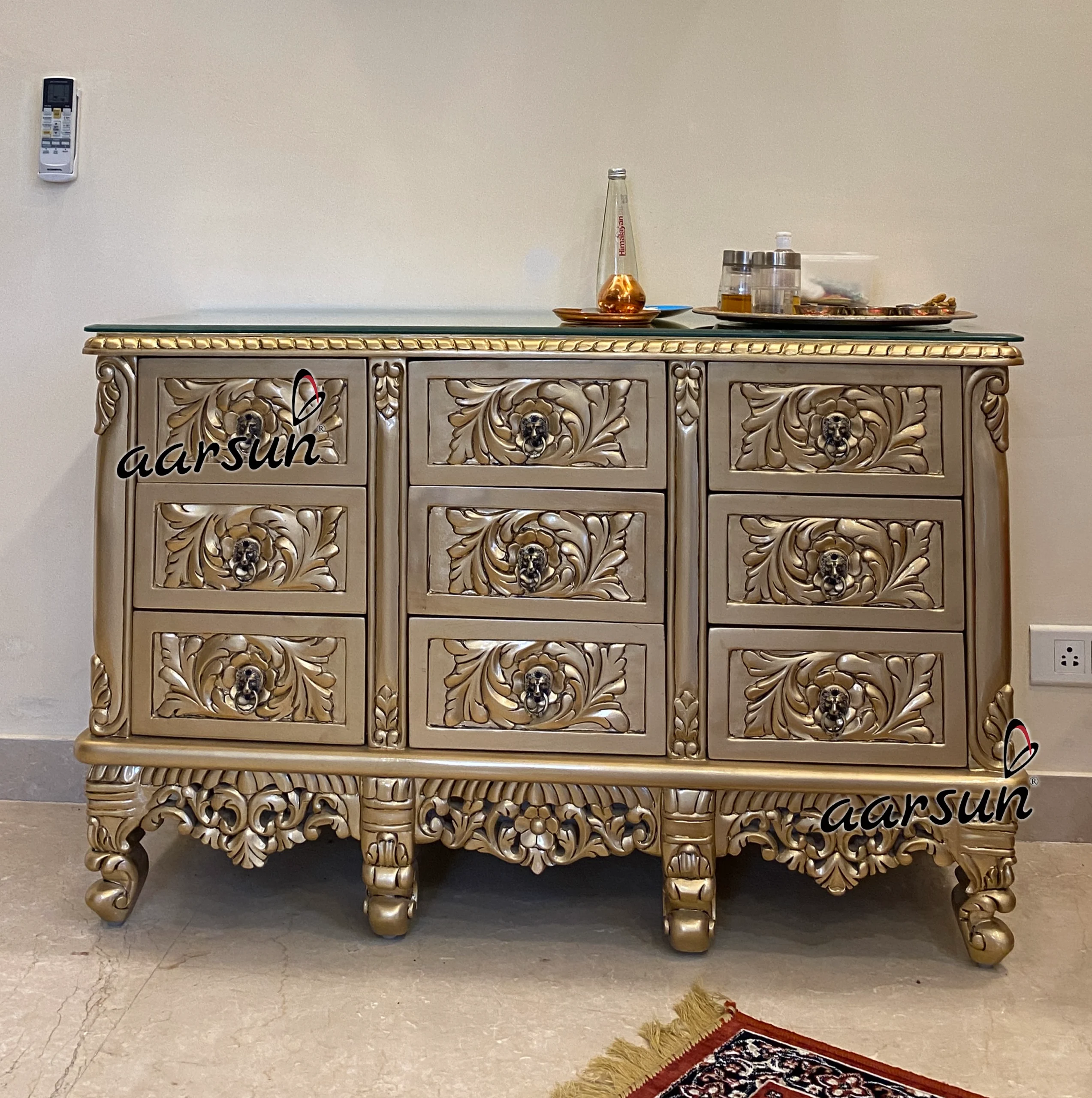 Cabinet with drawers