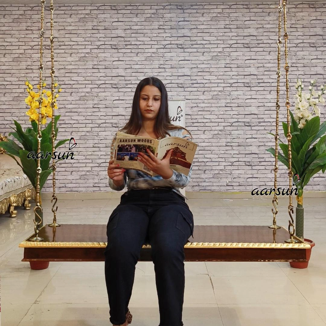 4×2 feet Zhula Seat with Brass Chain Mysore