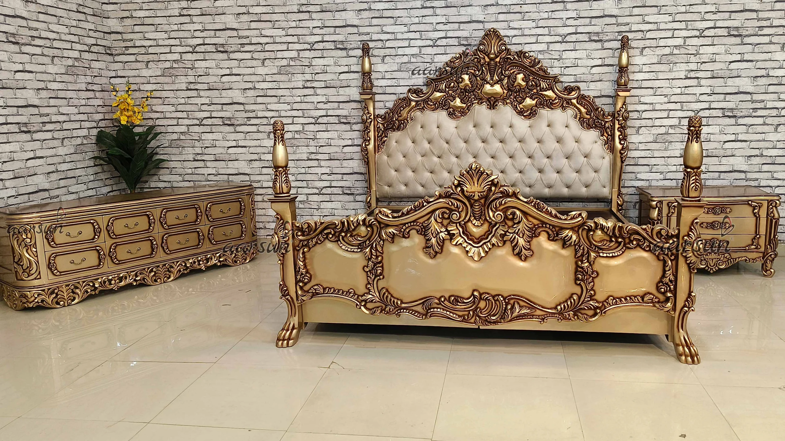 Marvelous Carvings Finishing in Classic Royal Bedroom Set