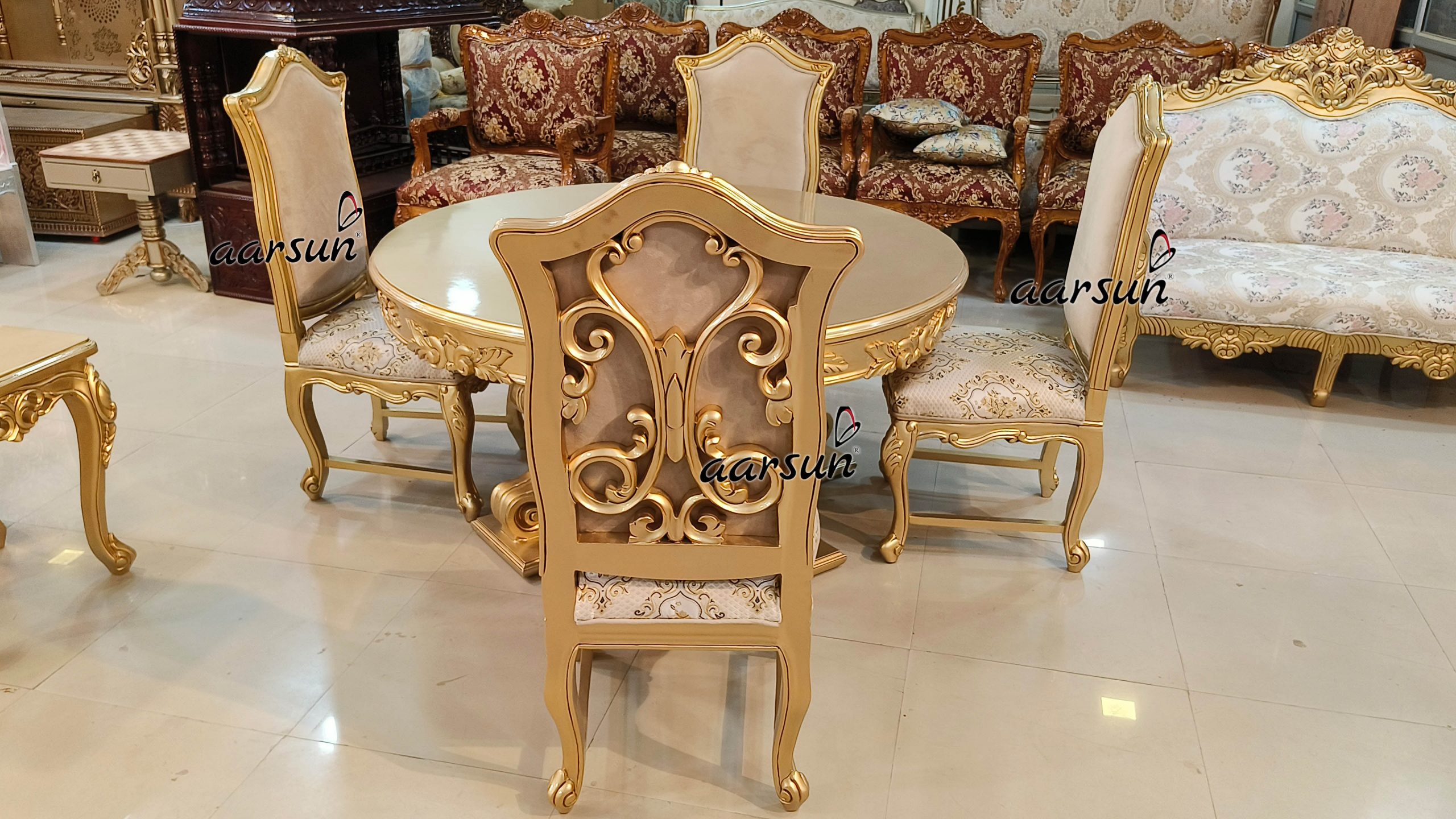 Amazing Luxurious Round Dining Table at Factory Price