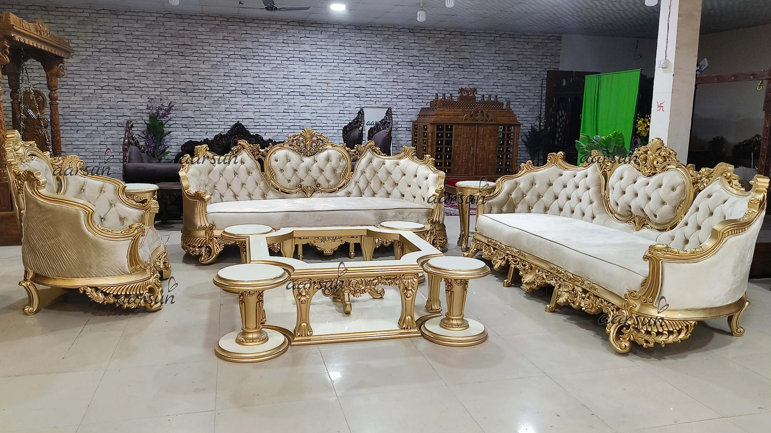 Amazing Luxurious Sofa Set at Factory Price